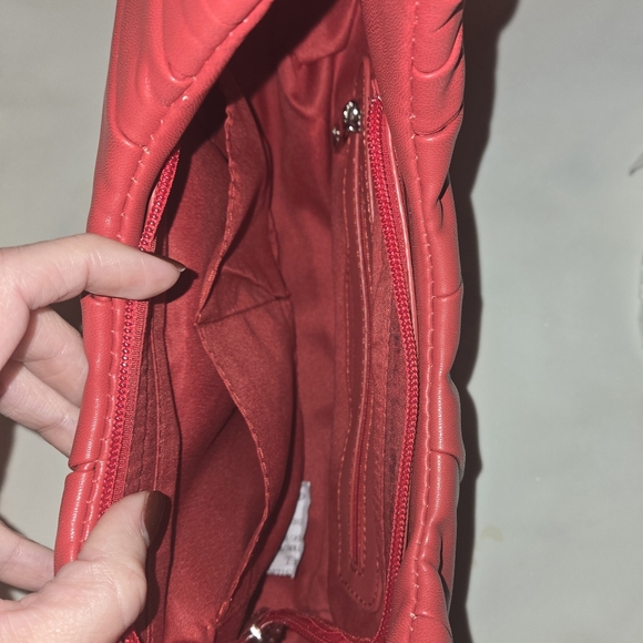 Badgley Mischka Vegan Leather Pleats Shoulder Bag in Red – RETAIL$129 - Picture 3 of 5